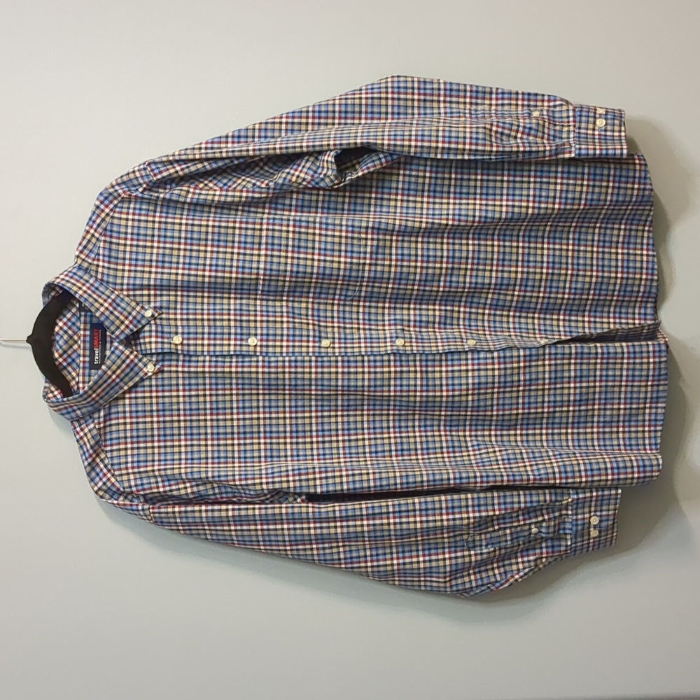 Travelsmart Round tree & Yorke XL single pocket button down plaid shirt